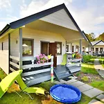Holiday Homes With Pool And Jacuzzi 度假居 Jarosławiec