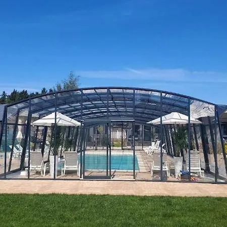 Homes With Pool And Jacuzzi Jarosławiec