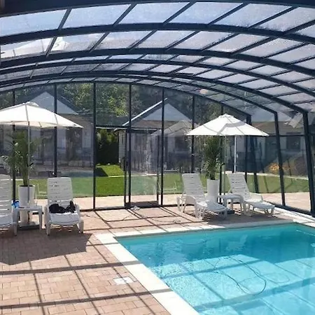 Dom wakacyjny Homes With Pool And Jacuzzi
